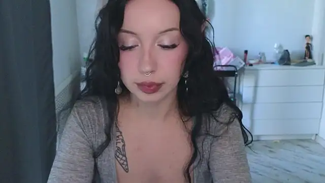 Snapshot of MoranaMissGod chatting on 06/19/26, 12:00 MoranaMissGod online show from 06/19/26, 12:00