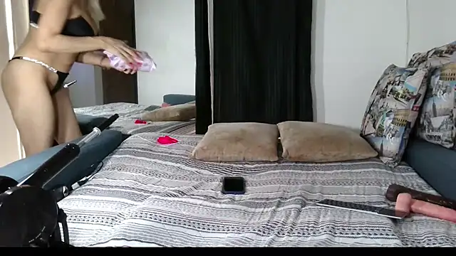 Carla-Bonny18 online show from 04/05/26, 08:04