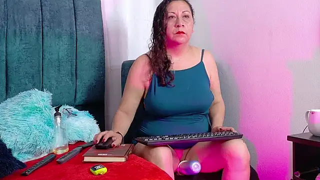 Snapshot of marisol1977hot chatting on 06/14/26, 06:53 marisol1977hot online show from 06/14/26, 06:53