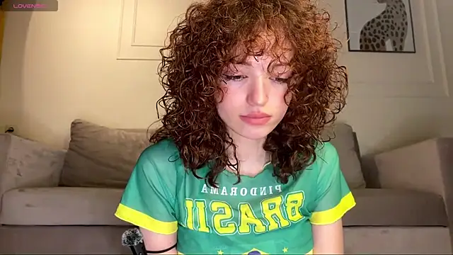 Snapshot of LilianGrindle chatting on 06/11/26, 07:33 LilianGrindle online show from 06/11/26, 07:33