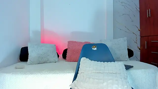 martina roldam online show from 04/28/26, 02:27