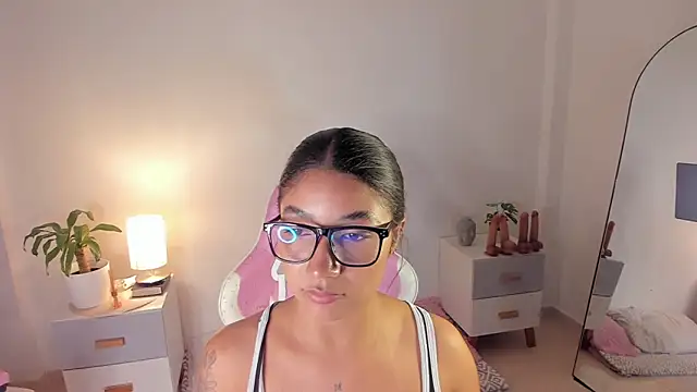 martina roldam online show from 10/06/25, 04:02