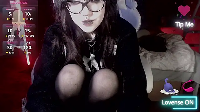 Snapshot of chloe_crystall_killer chatting on 09/19/25, 01:09 chloe crystall killer online show from 09/19/25, 01:09