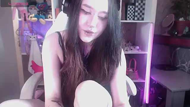 Snapshot of chloe_crystall_killer chatting on 06/30/26, 10:59 chloe crystall killer online show from 06/30/26, 10:59