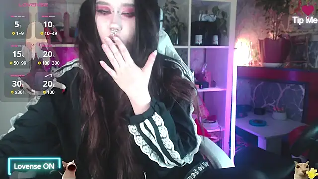 Snapshot of chloe_crystall_killer chatting on 07/17/26, 01:41 chloe crystall killer online show from 07/17/26, 01:41