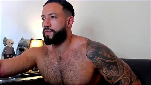 Snapshot of BradLeon_ chatting on 10/17/25, 07:48 BradLeon online show from 10/17/25, 07:48