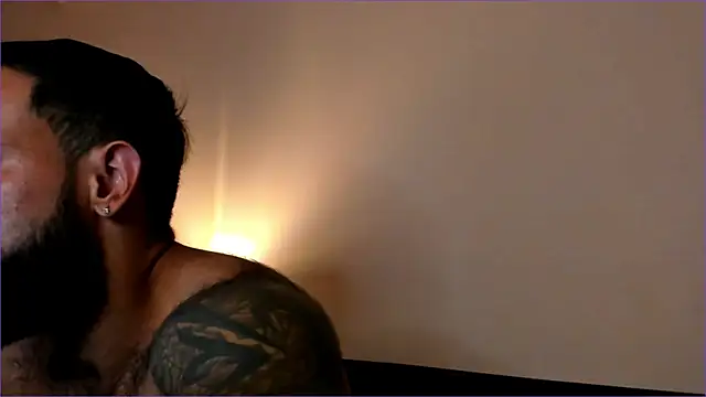 Snapshot of BradLeon_ chatting on 10/06/25, 06:52 BradLeon online show from 10/06/25, 06:52