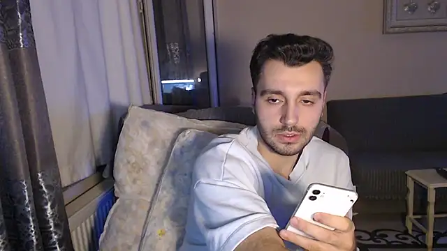 handsomeee04 online show from 11/10/25, 09:42