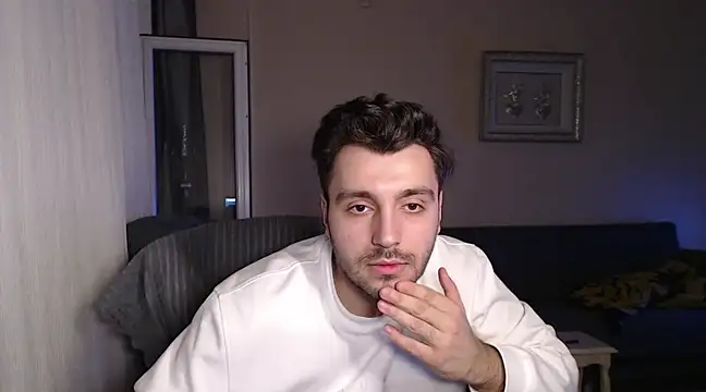 Snapshot of handsomeee04 chatting on 03/17/25, 12:21 handsomeee04 online show from 03/17/25, 12:21