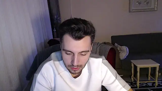 Snapshot of handsomeee04 chatting on 09/22/25, 02:28 handsomeee04 online show from 09/22/25, 02:28