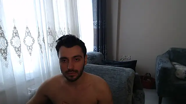 Snapshot of handsomeee04 chatting on 05/18/26, 04:07 handsomeee04 online show from 05/18/26, 04:07