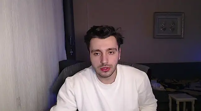 Snapshot of handsomeee04 chatting on 03/23/25, 01:09 handsomeee04 online show from 03/23/25, 01:09