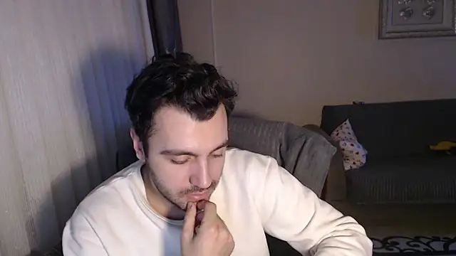 handsomeee04 online show from 10/24/25, 11:37