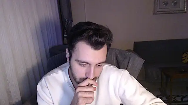 Snapshot of handsomeee04 chatting on 10/21/25, 09:47 handsomeee04 online show from 10/21/25, 09:47