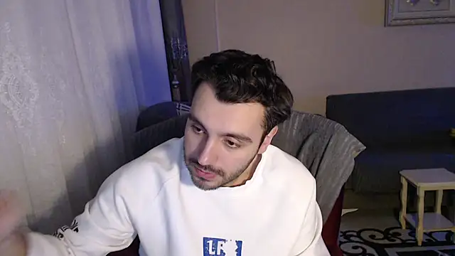 handsomeee04 online show from 12/03/25, 09:58