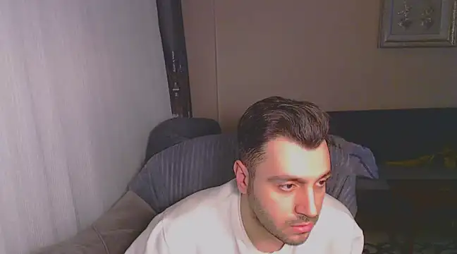 Snapshot of handsomeee04 chatting on 02/28/25, 05:04 handsomeee04 online show from 02/28/25, 05:04