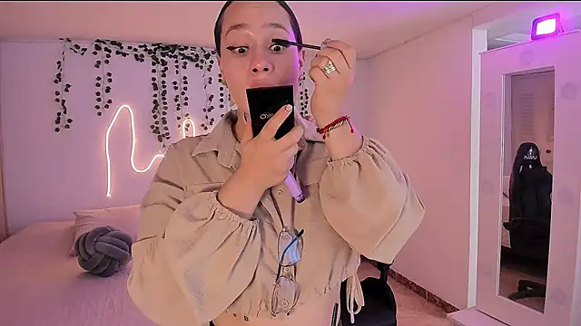 Snapshot of emmaTorres1 chatting on 09/30/25, 03:40 emmaTorres1 online show from 09/30/25, 03:40