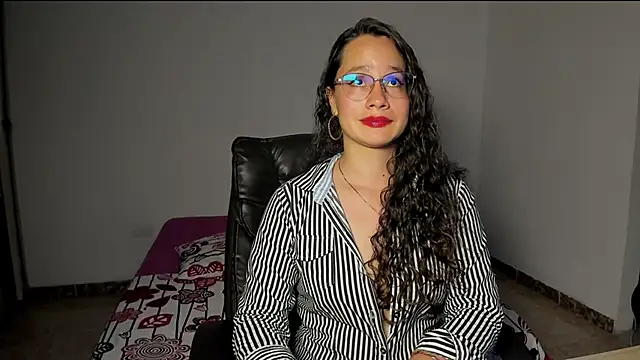 Snapshot of emmaTorres1 chatting on 02/28/25, 11:23 emmaTorres1 online show from 02/28/25, 11:23