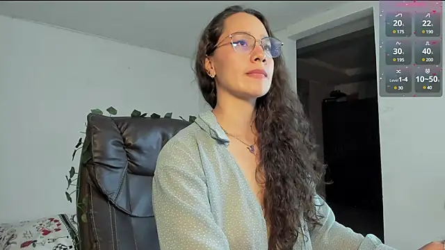 Snapshot of emmaTorres1 chatting on 03/18/25, 11:53 emmaTorres1 online show from 03/18/25, 11:53