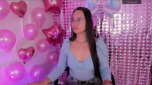 Snapshot of emmaTorres1 chatting on 10/11/25, 02:07 emmaTorres1 online show from 10/11/25, 02:07