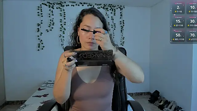 Snapshot of emmaTorres1 chatting on 03/20/25, 09:35 emmaTorres1 online show from 03/20/25, 09:35