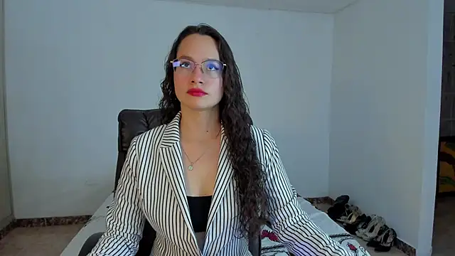 Snapshot of emmaTorres1 chatting on 03/11/25, 09:04 emmaTorres1 online show from 03/11/25, 09:04