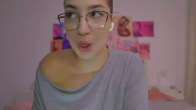 Snapshot of Naalani chatting on 02/07/25, 07:07 Naalani online show from 02/07/25, 07:07