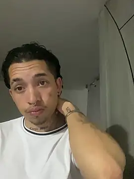 iamcloe 11 online show from 10/15/25, 02:54