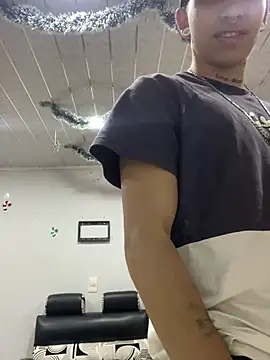 iamcloe 11 online show from 12/22/24, 12:39