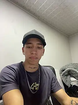 iamcloe 11 online show from 12/21/24, 08:43