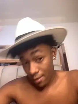 Boy cock18 online show from 10/31/25, 10:38