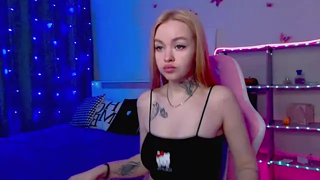 Snapshot of Naughty_Mable chatting on 03/22/25, 12:28 Naughty Mable online show from 03/22/25, 12:28