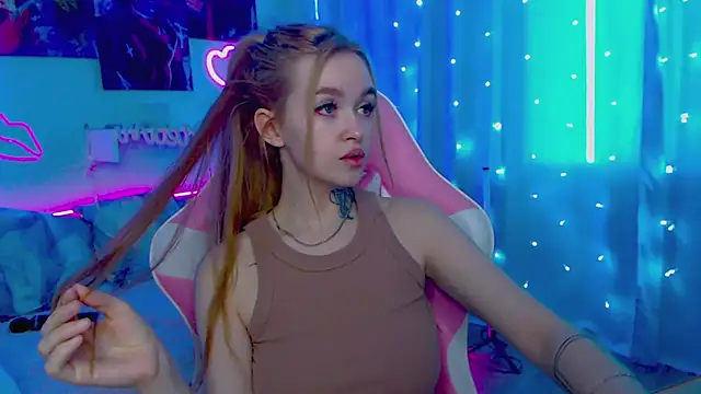 Snapshot of Naughty_Mable chatting on 02/15/25, 07:06 Naughty Mable online show from 02/15/25, 07:06