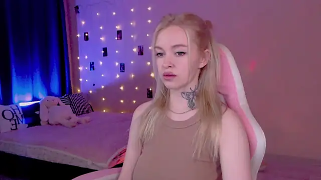 Snapshot of Naughty_Mable chatting on 06/15/26, 12:55 Naughty Mable online show from 06/15/26, 12:55