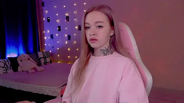 Snapshot of Naughty_Mable chatting on 06/18/26, 01:26 Naughty Mable online show from 06/18/26, 01:26