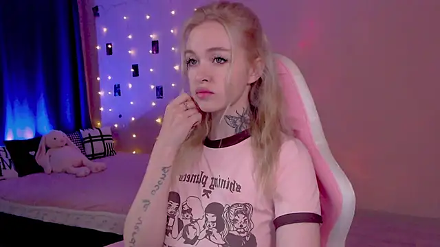 Snapshot of Naughty_Mable chatting on 06/12/26, 01:03 Naughty Mable online show from 06/12/26, 01:03