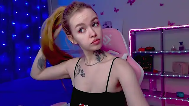Snapshot of Naughty_Mable chatting on 03/07/25, 12:48 Naughty Mable online show from 03/07/25, 12:48