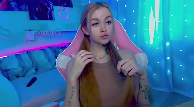 Snapshot of Naughty_Mable chatting on 02/25/25, 06:36 Naughty Mable online show from 02/25/25, 06:36