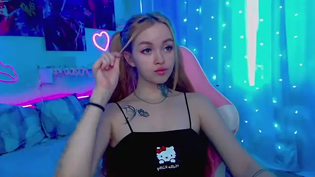 Snapshot of Naughty_Mable chatting on 02/18/25, 06:48 Naughty Mable online show from 02/18/25, 06:48