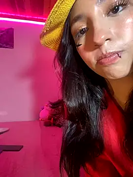 lauuraww online show from 10/23/25, 01:59