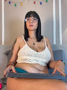 Abril jones10 online show from 12/20/25, 12:46