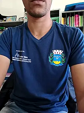 latinoboybig online show from 04/15/26, 04:11