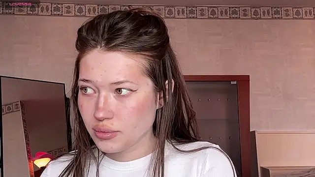 eva varnerr online show from 04/19/26, 01:56