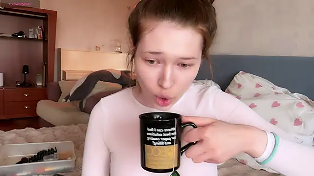 eva varnerr online show from 06/15/26, 03:44
