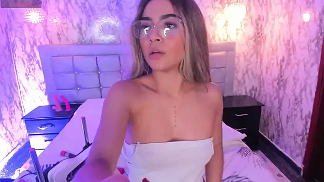SOFIIA CRUZ  online show from 01/04/25, 01:53