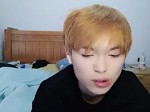 DOUMI98 online show from 12/18/25, 02:27