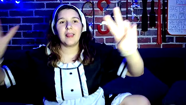 Heleneecesmecs2 online show from 11/06/25, 09:41