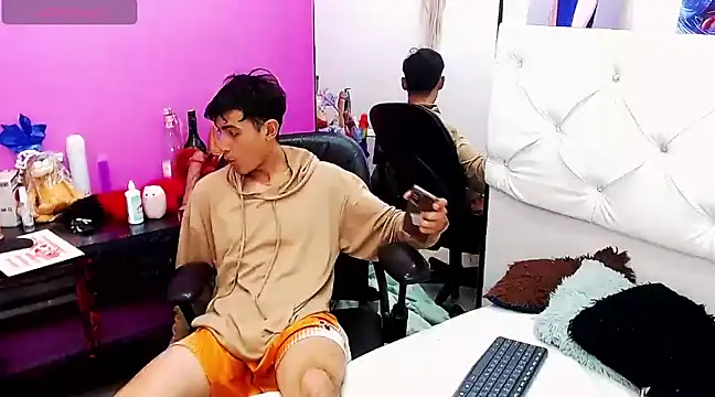 Snapshot of x_daviid_x chatting on 01/21/25, 04:10 x daviid x online show from 01/21/25, 04:10