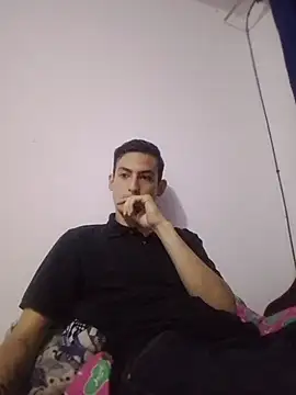 Snapshot of x_daviid_x chatting on 11/20/25, 01:06 x daviid x online show from 11/20/25, 01:06