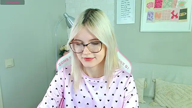 NellieLoyns online show from 11/16/25, 05:17